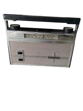 Vintage 1950s Holiday Black AM FM 11 Transistor 2 Band Portable Radio